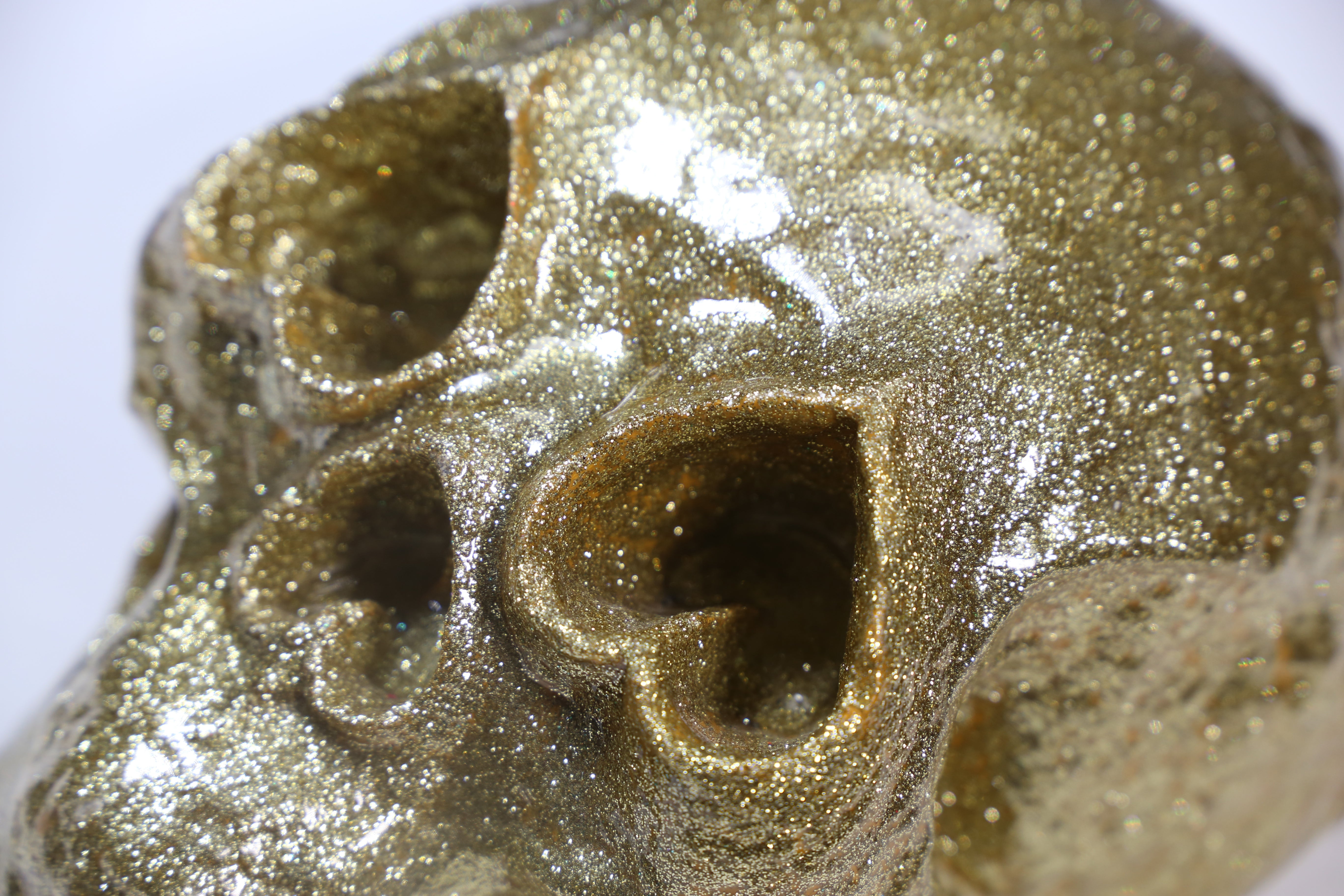Love Skull Cast lV (2018) (Gold Sparkle Resin)
