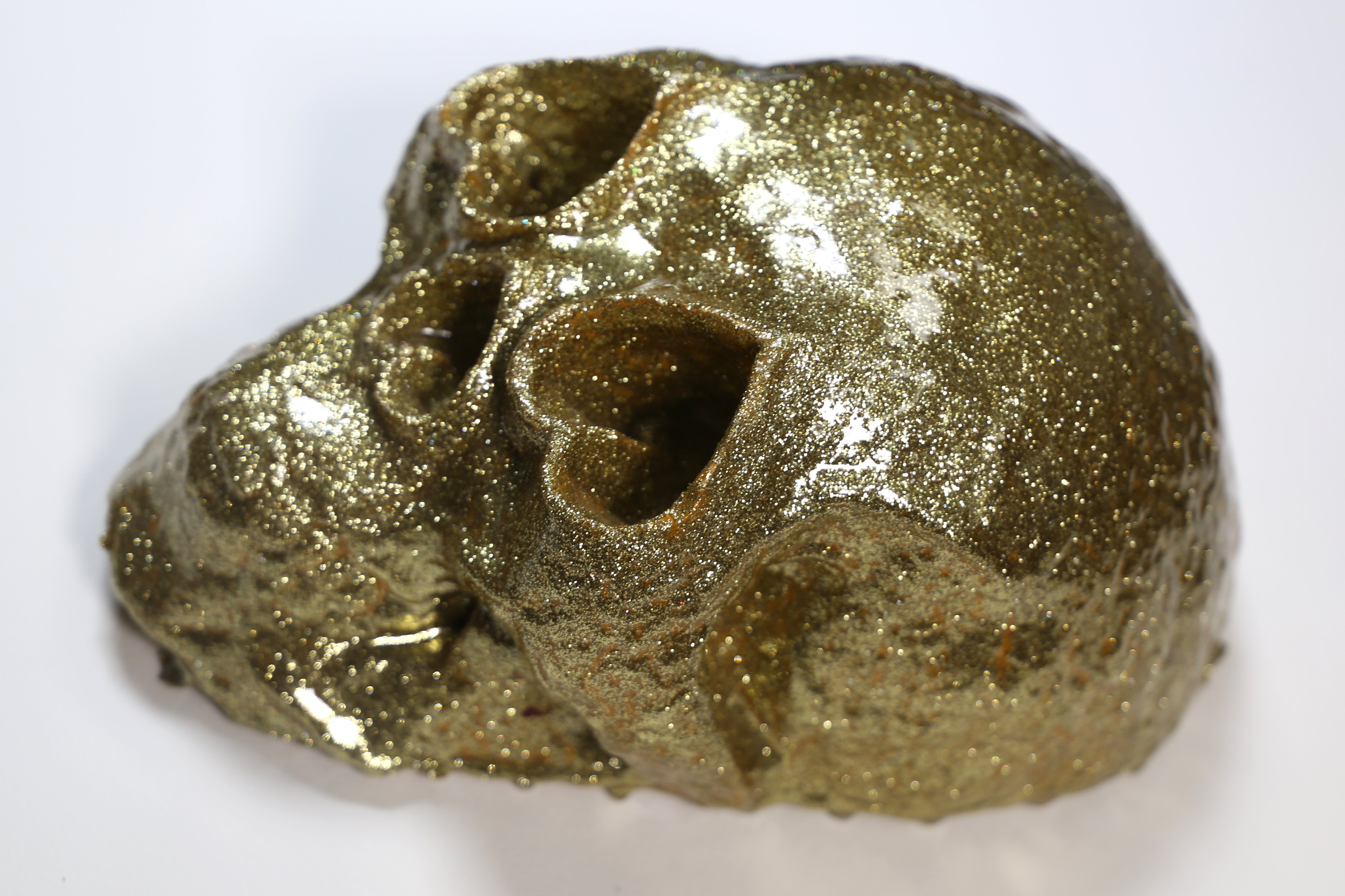 Love Skull Cast lV (2018) (Gold Sparkle Resin)