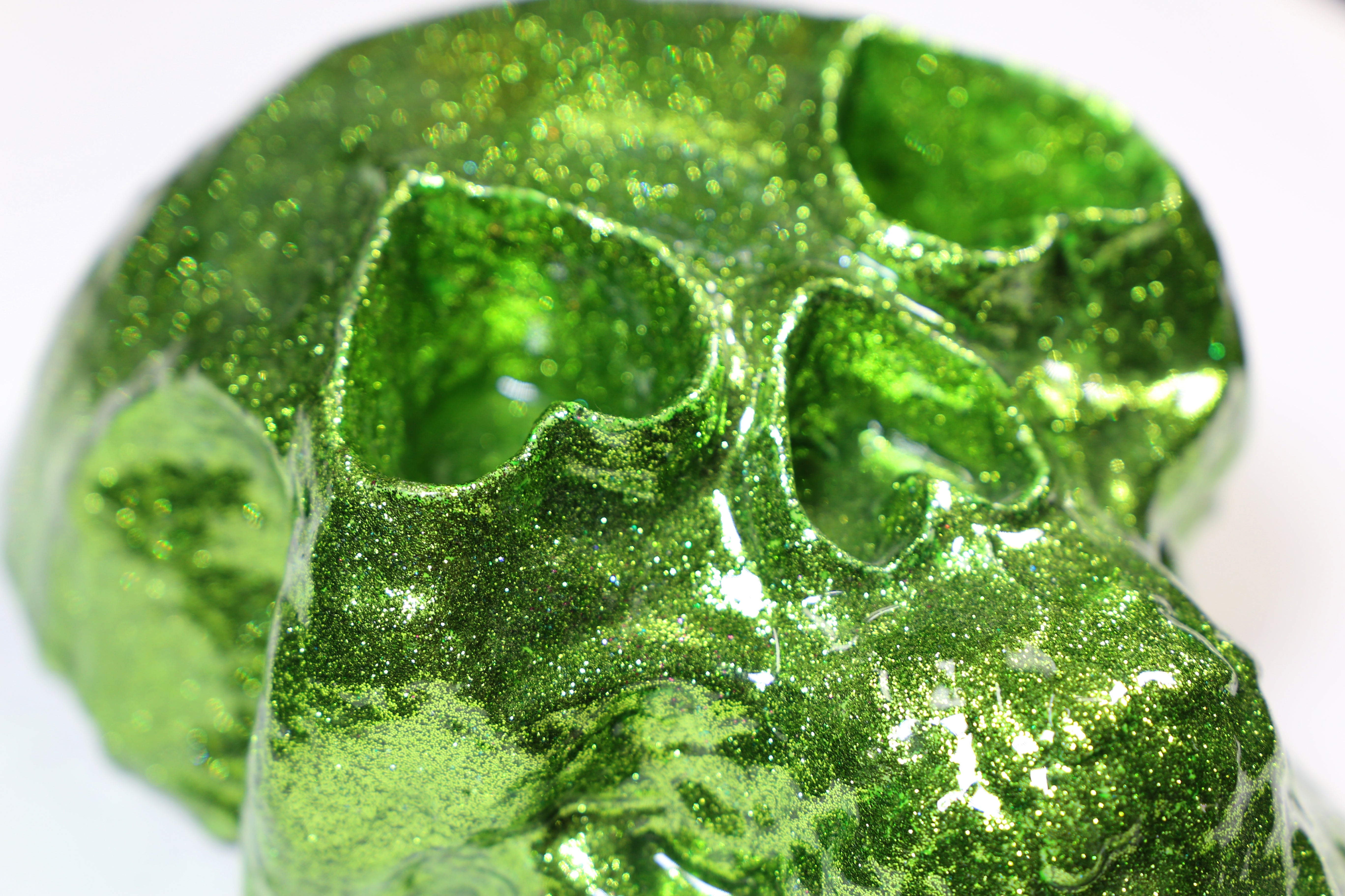 Love Skull Cast ll (2018) (Dark Green Sparkle Resin)
