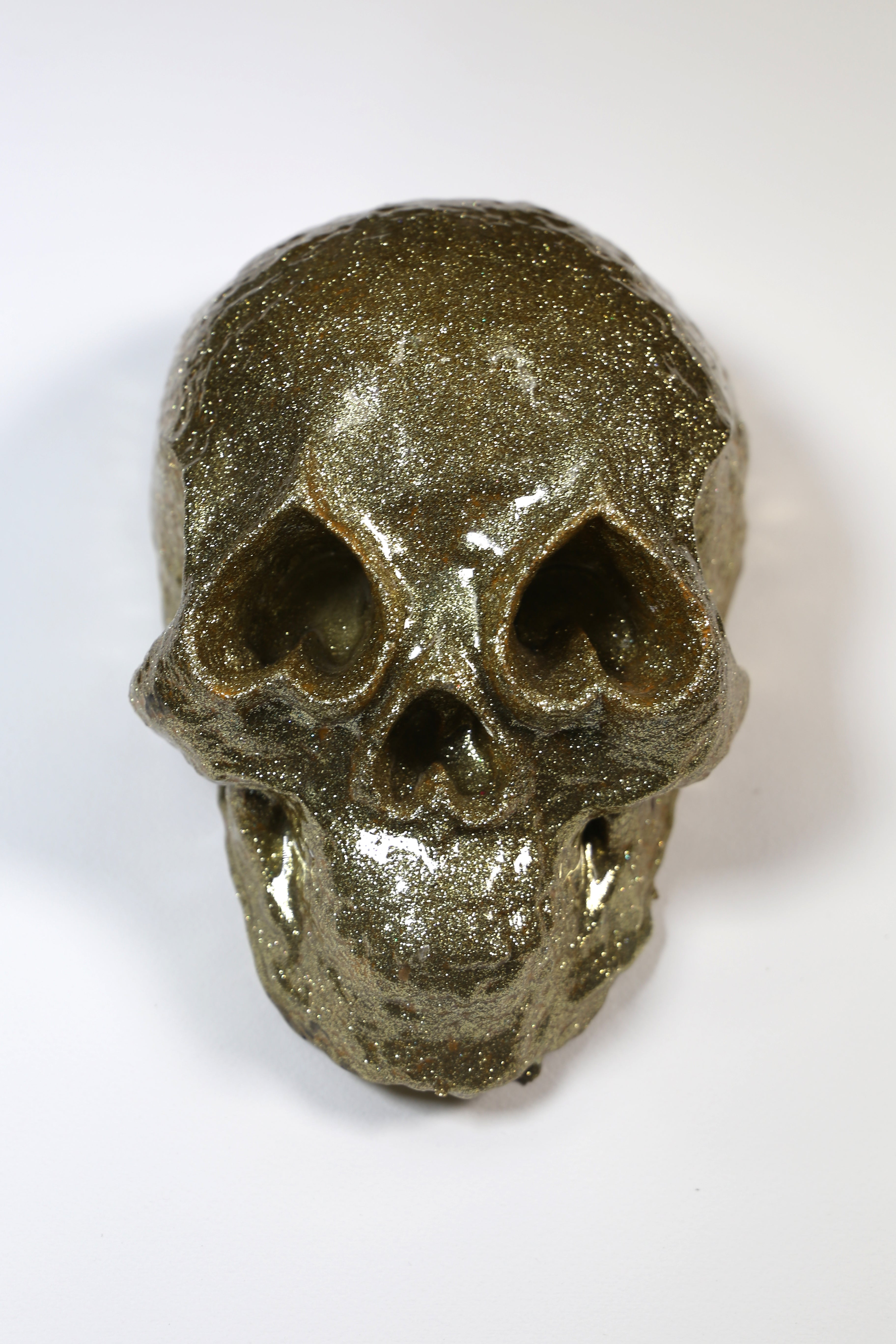 Love Skull Cast lV (2018) (Gold Sparkle Resin)